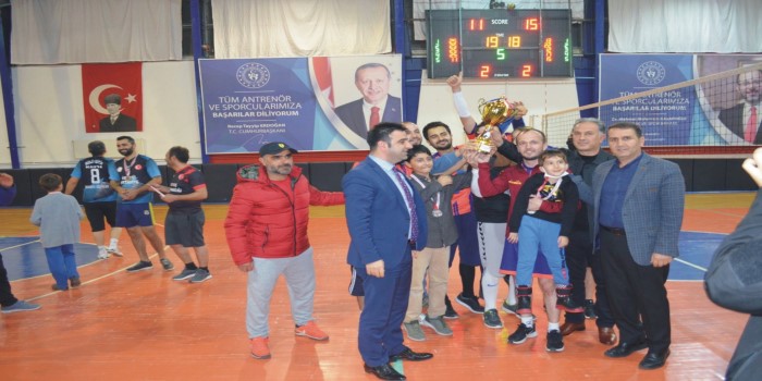Kahta’da öğretmenler voleybol turnuvası sona erdi
