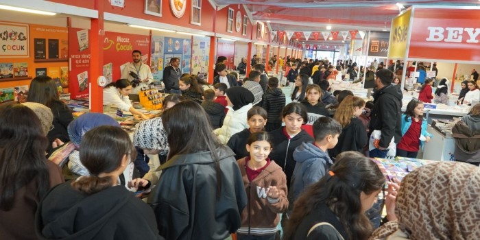 75 yayınevi ve 75 yazar, Kahta’da kitapseverlerle buluştu