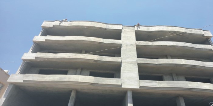 Kahta’da 5. kattaki intihar girişimini polis sonlandırıldı