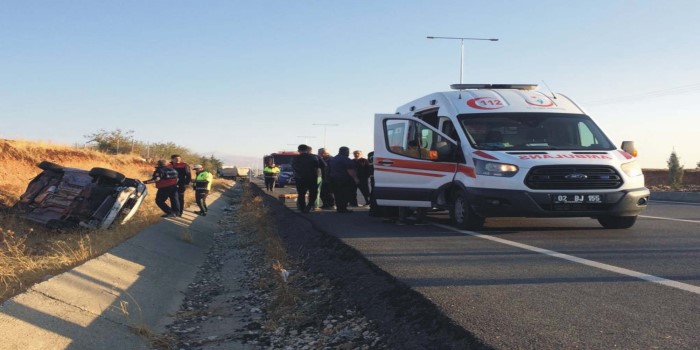 Kahta’da hafriyat kamyonu ile otomobil çarpıştı: 3 yaralı