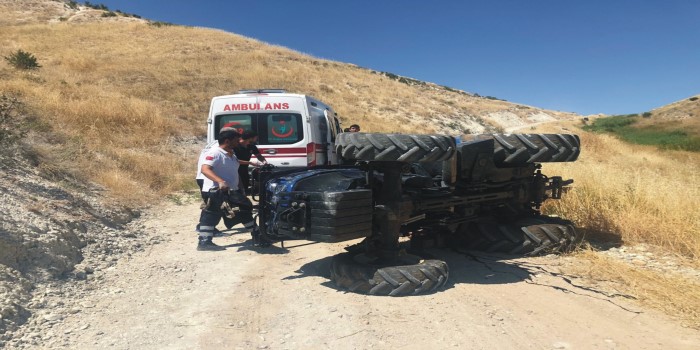 Kahta’da traktör devrildi: 1 ölü, 1 yaralı