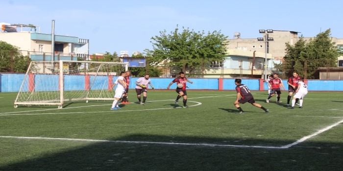 Kahta'da öğretmenler arası futbol turnuvası başladı