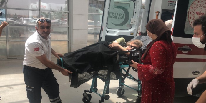 Genç kızı boğulmaktan son anda komşusu kurtardı