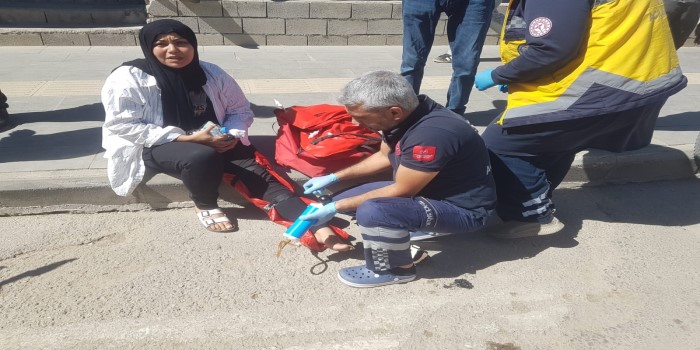 Adıyaman’da motosikletin çarptığı kadın yaralandı