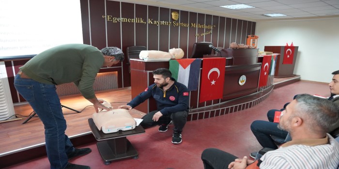 Belediye personeline temel ilk yardım eğitimi verildi