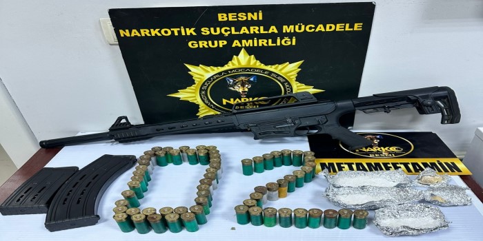 Otomobildeki tüfek ve uyuşturucuya 1 tutuklama