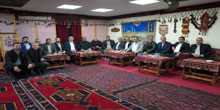Başkan Hallaç, mahalle muhtarlarıyla bir araya geldi