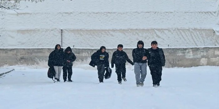 Kahta'da kar nedeniyle 5 köyde okullar tatil edildi