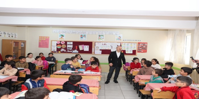 Vali Varol, öğrencilerle bir araya geldi