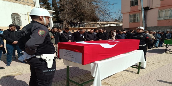 Hayatını kaybeden polis memuru toprağa verildi