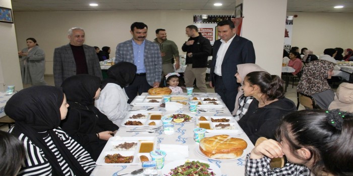 Kaymakam Soysal, iftarda öğrencilerle bir araya geldi