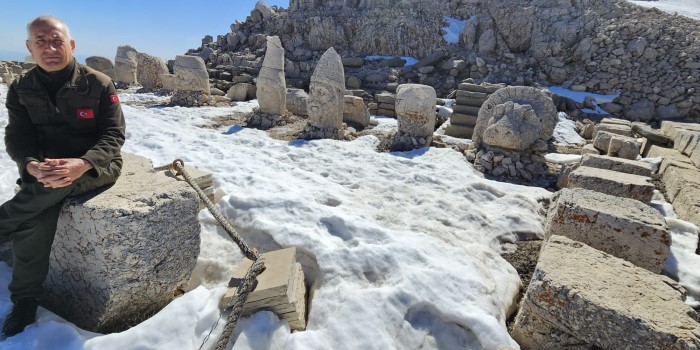Nemrut Dağı, karlar içerisinde ziyaretçilerini bekliyor