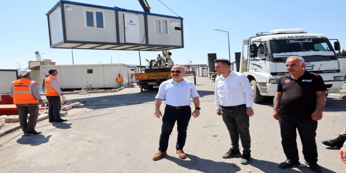 Adıyaman'da konteynırların kaldırma çalışması başladı