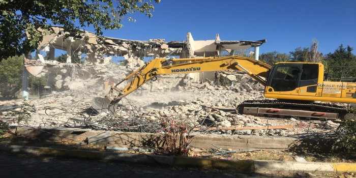 Kahta’nın ilk düğün salonu yıkıldı