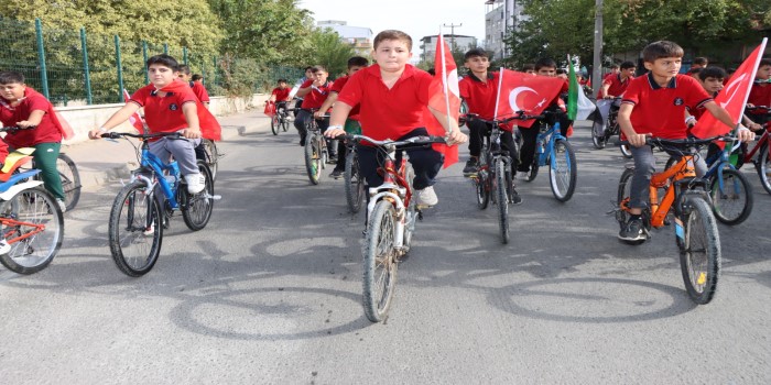 Kahta’da öğrenciler Gazze için pedal çevirdi