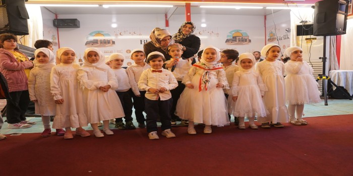 Ramazan Çarşısı’nda minik yüreklerden Kur’an ziyafeti