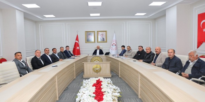 Vali Osman Varol, muhtarlarla bir araya geldi