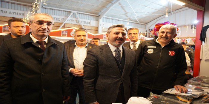 Ahmet Aydın’dan Ramazan Çarşısı’na ziyaret