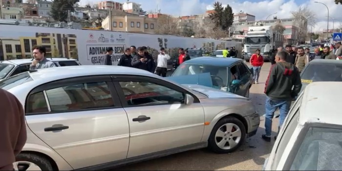 Besni’de zincirleme kazada 6 kişi yaralandı