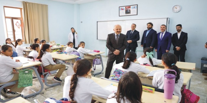 Vali Varol, ortaokul öğrencileriyle bir araya geldi