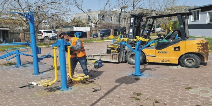 Belediye, parklarda temizlik ve bakım çalışmaları başlattı