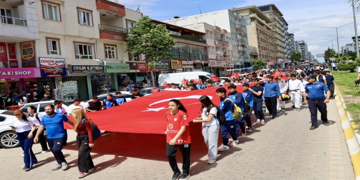 Kahta’da gençlik yürüyüşü yoğun katılımla gerçekleşti