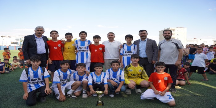 Kahta Belediyesi'nden öğrencilere forma desteği