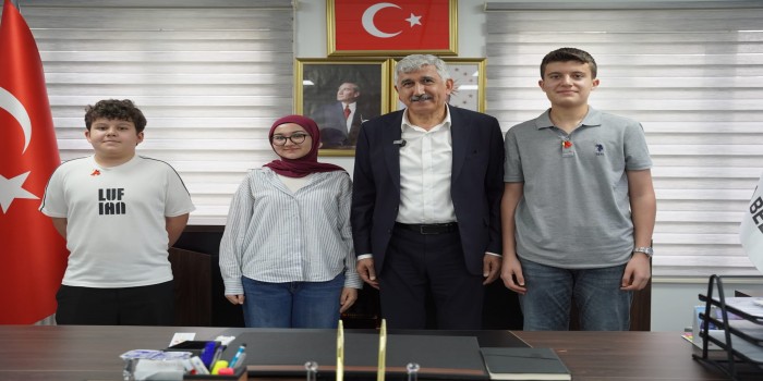 Başkan Hallaç, başarılı öğrencileri makamında ağırladı